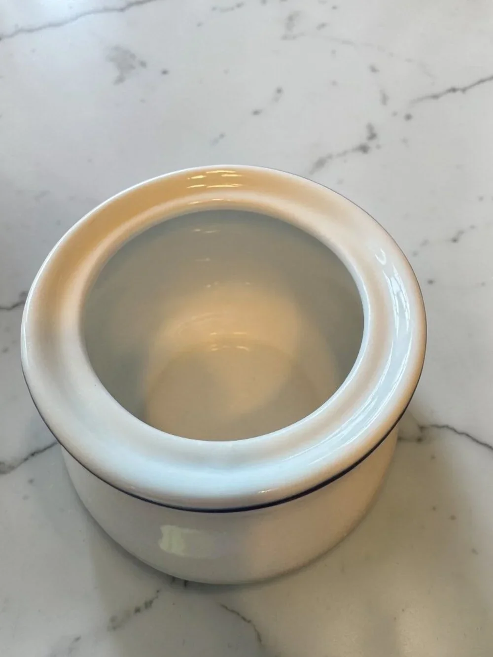 Pottery Barn White Ceramic Sugar Bowl With Lid Blue Rim 4 Inches Tall Made In Ch